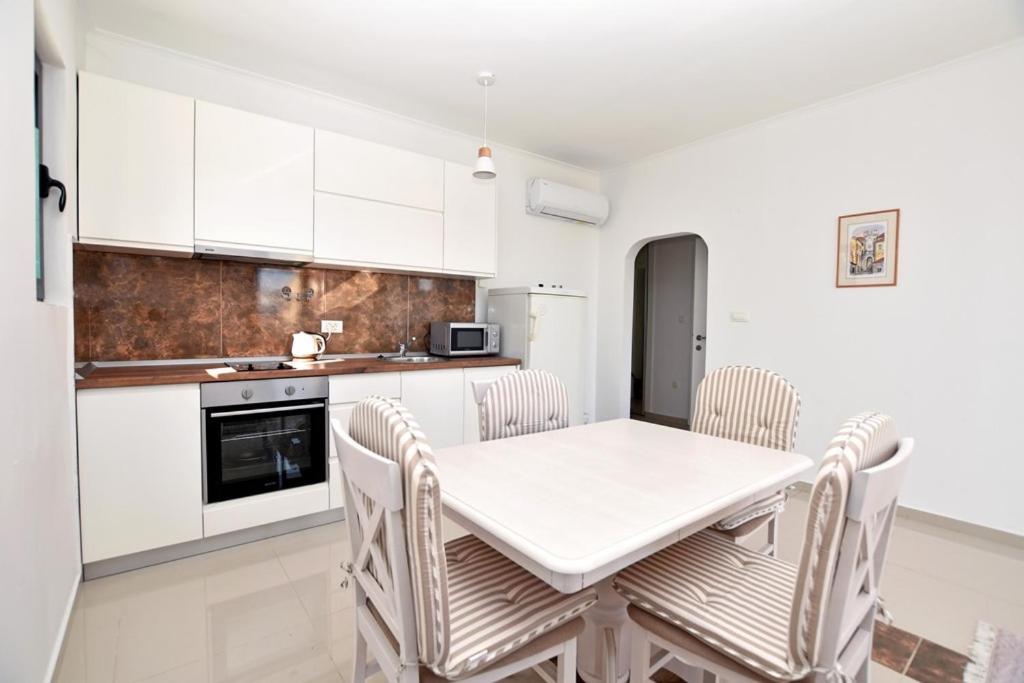 Jednosoban Stan Milinic Apartment แฮร์เซ็ก-โนวี ภายนอก รูปภาพ